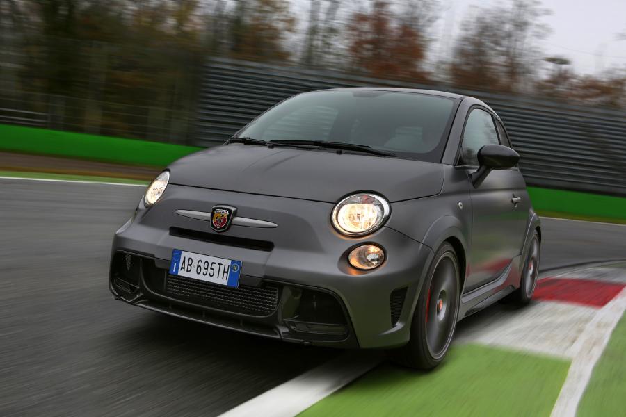  Abarth 695 Biposto 2014 года  (фото 9 из 32)